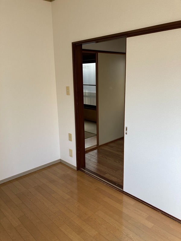 大町コーポ３ ベッドルーム