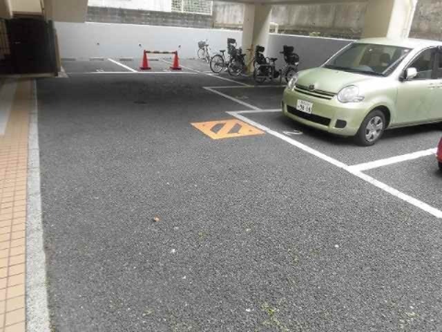 ADEL港南台 駐車場
