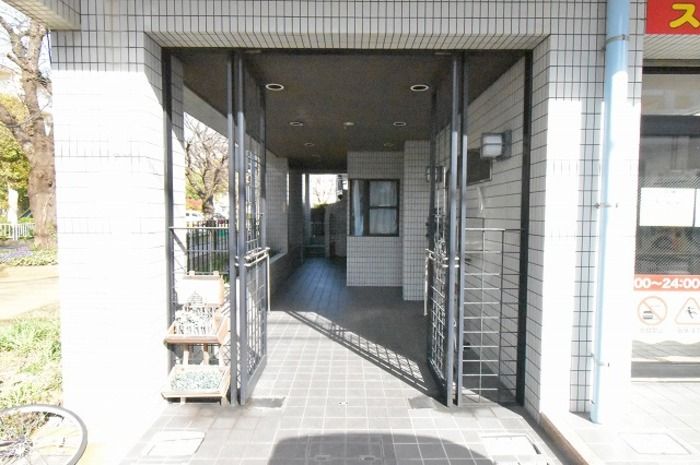 ポケットハイツ本厚木Ⅱ エントランス