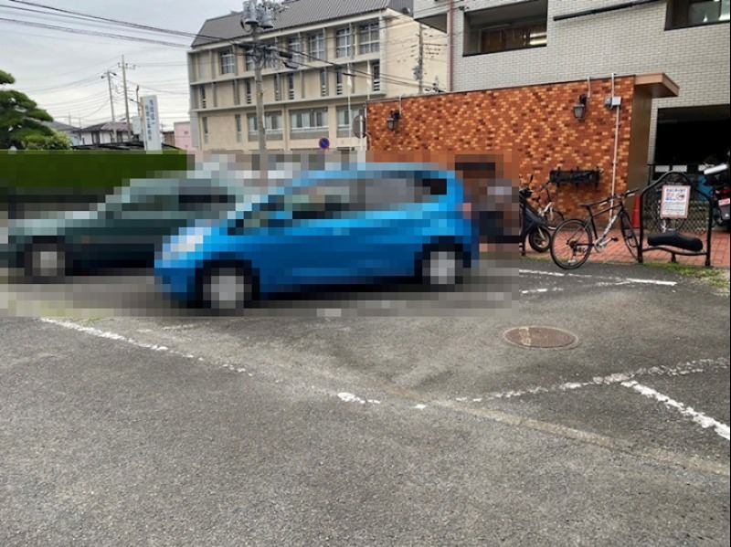 厚木メゾンドパンセ 駐車場