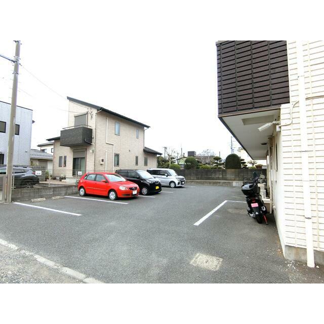 レターハイツ 駐車場