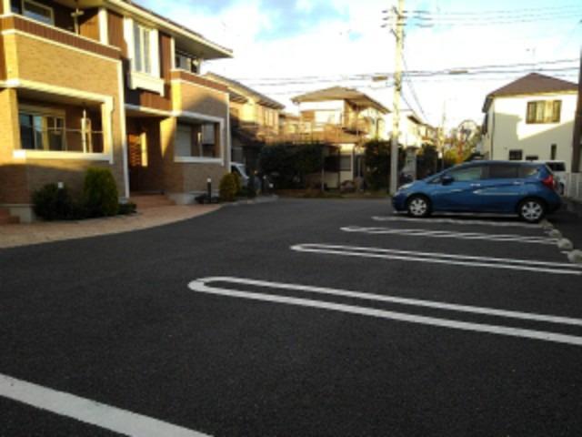 ラ・メゾン仙水 駐車場