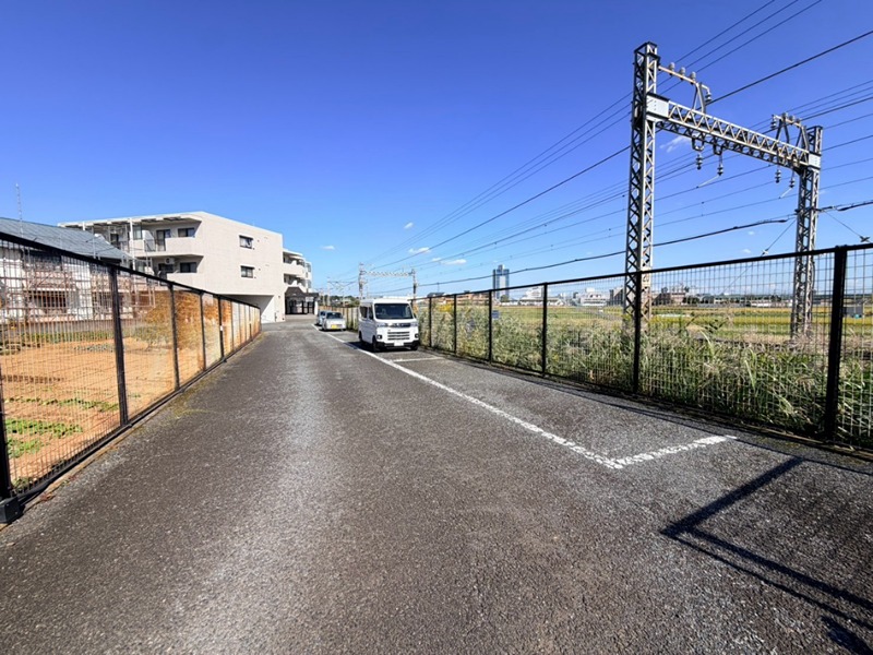 ライオンズマンション愛甲石田 駐車場