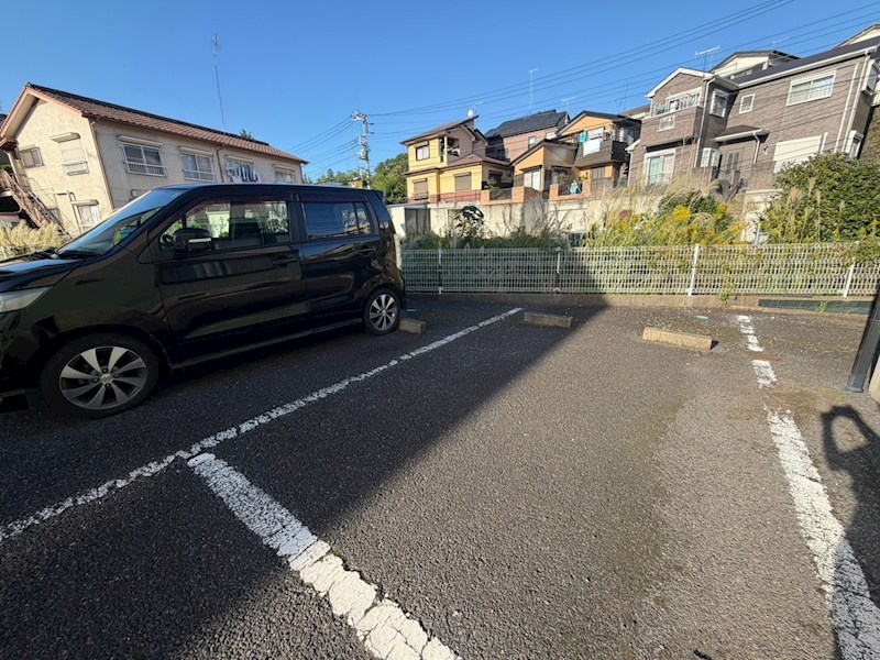 イーエムプットＡ 駐車場