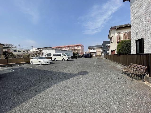 ザイライハウス 駐車場
