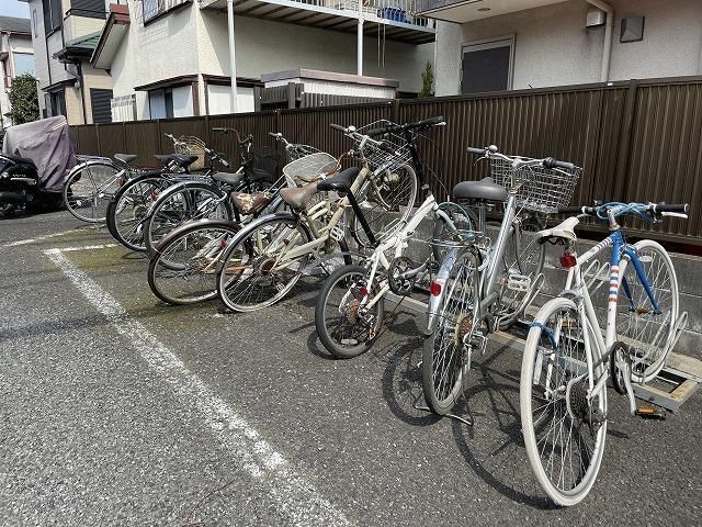 ザイライハウス 駐車場