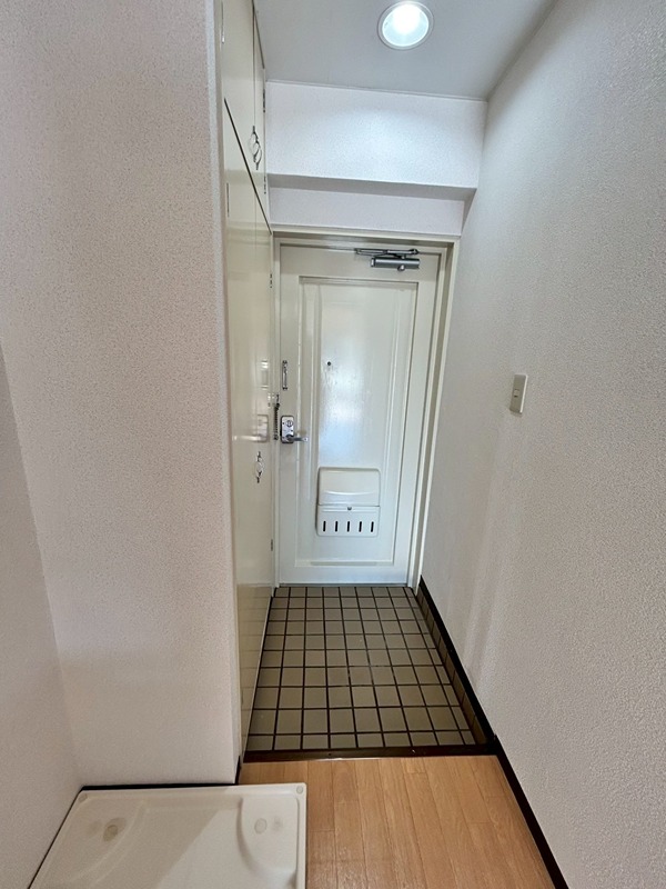 ロイヤルヒルズ石室 玄関