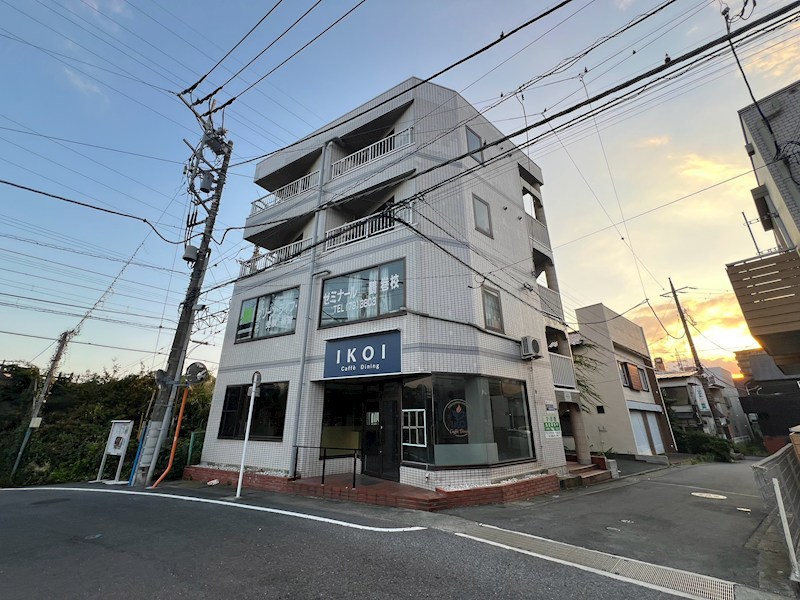 秦野市鶴巻北1丁目マンションの写真1