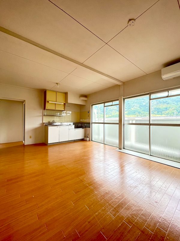 ヴィラナリー菅内 リビング