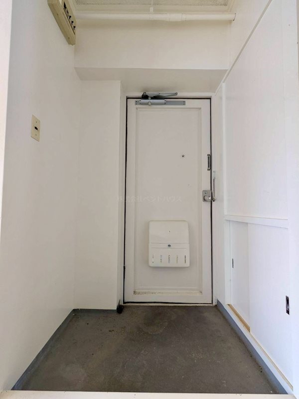 ヴィラナリー建部 玄関