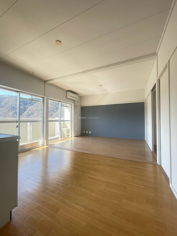 ヴィラナリー英田 リビング