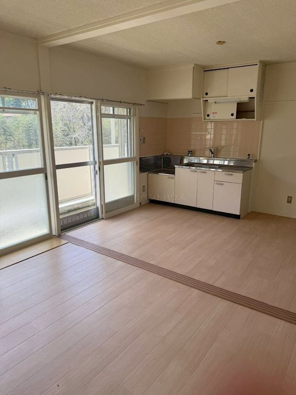 ヴィラナリー菅谷 リビング