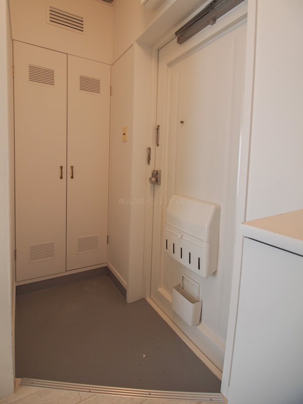 ヴィラナリー燕 玄関