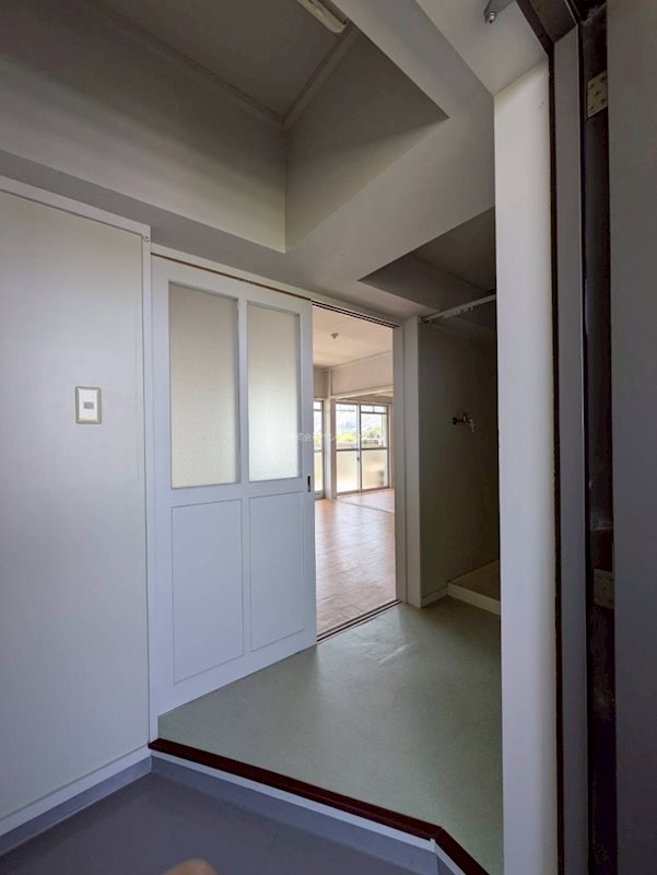 ヴィラナリー御所 玄関