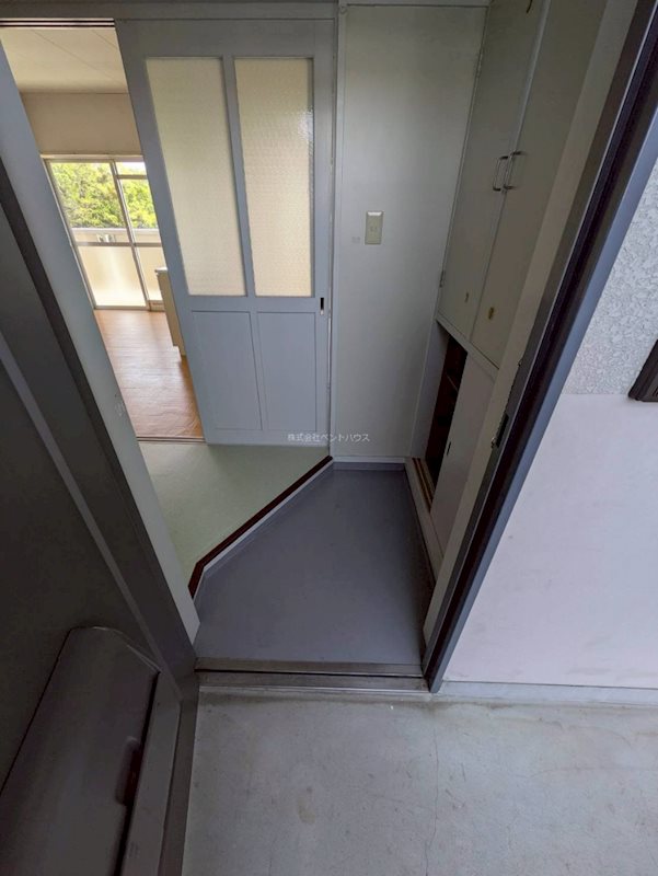 ヴィラナリー御所 玄関