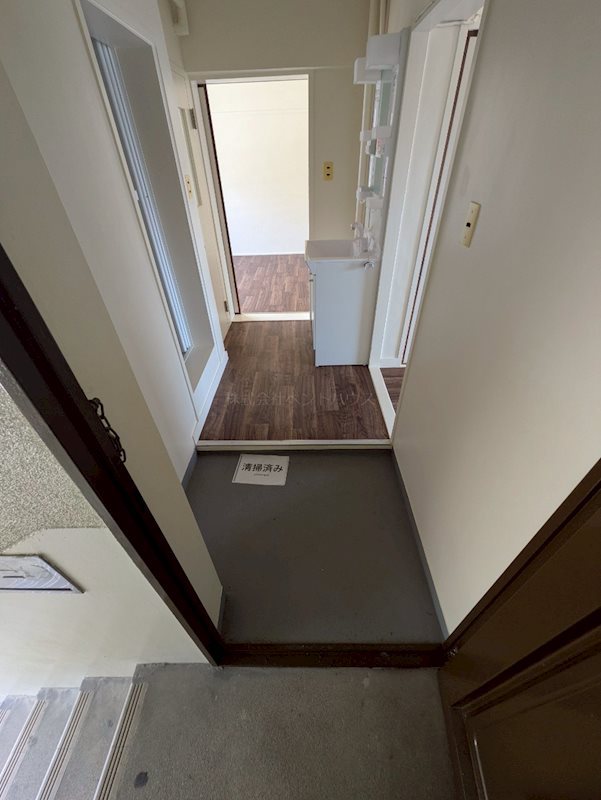 ヴィラナリー三原 玄関