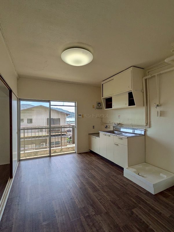 ヴィラナリー三原 リビング