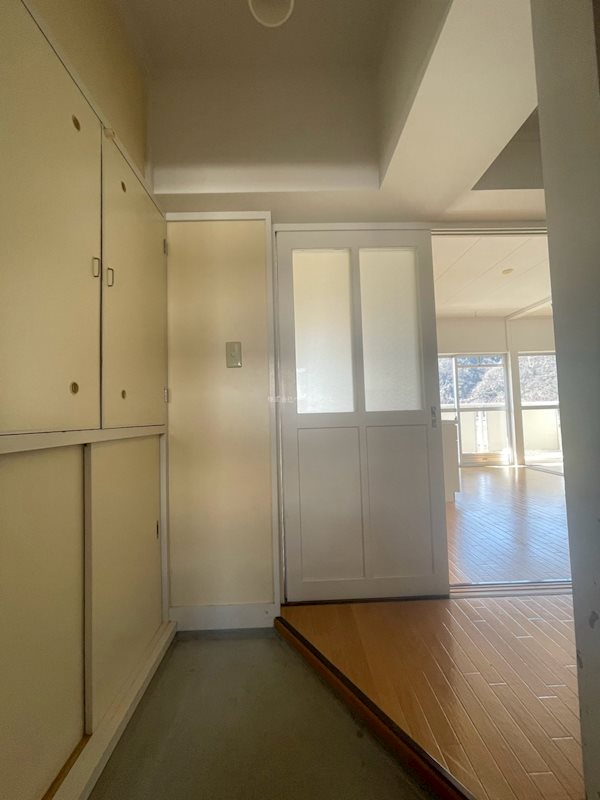 ヴィラナリー英田 玄関