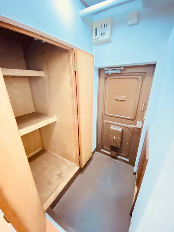 ヴィラナリー折戸 玄関