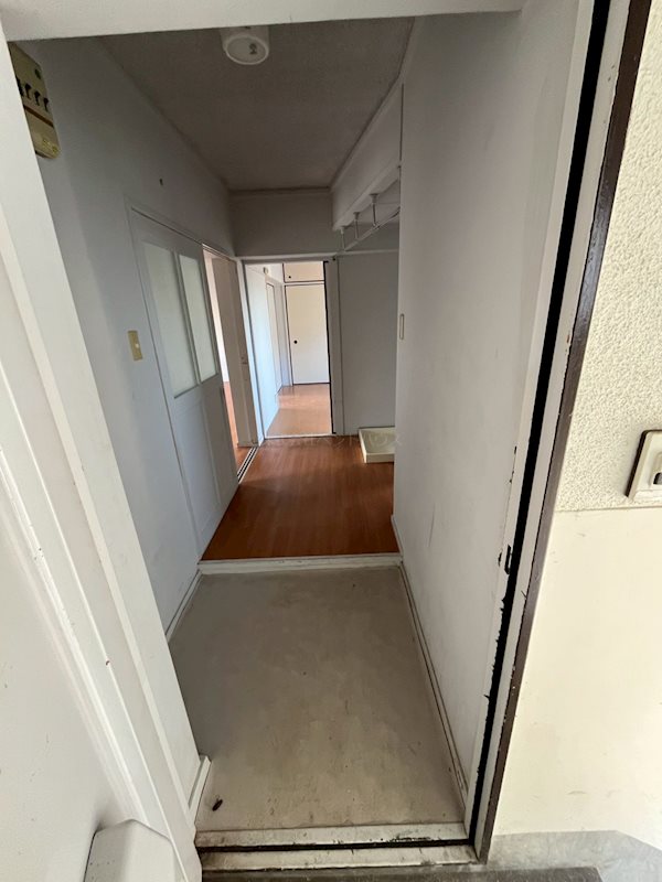 ヴィラナリー中間第二 玄関