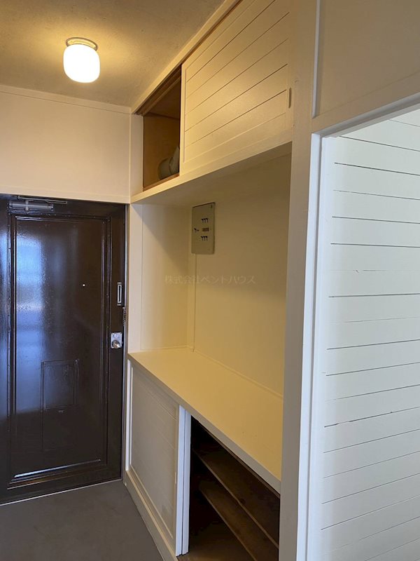 ヴィラナリー高知 玄関