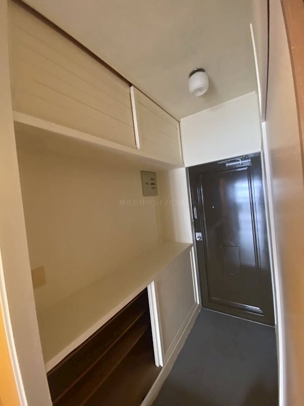 ヴィラナリー高知 玄関