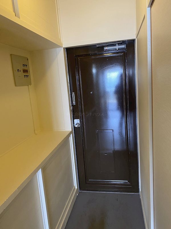 ヴィラナリー高知 玄関