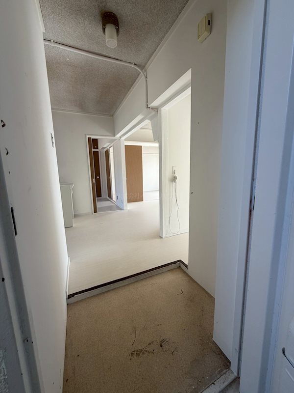 ヴィラナリー小倉南 玄関