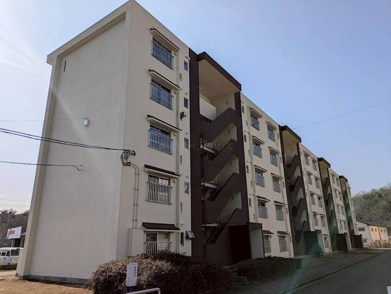 ヴィラナリー三良坂 1-203号室 外観