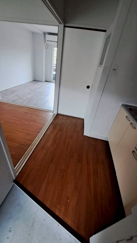 ヴィラナリー雲雀ヶ丘 玄関