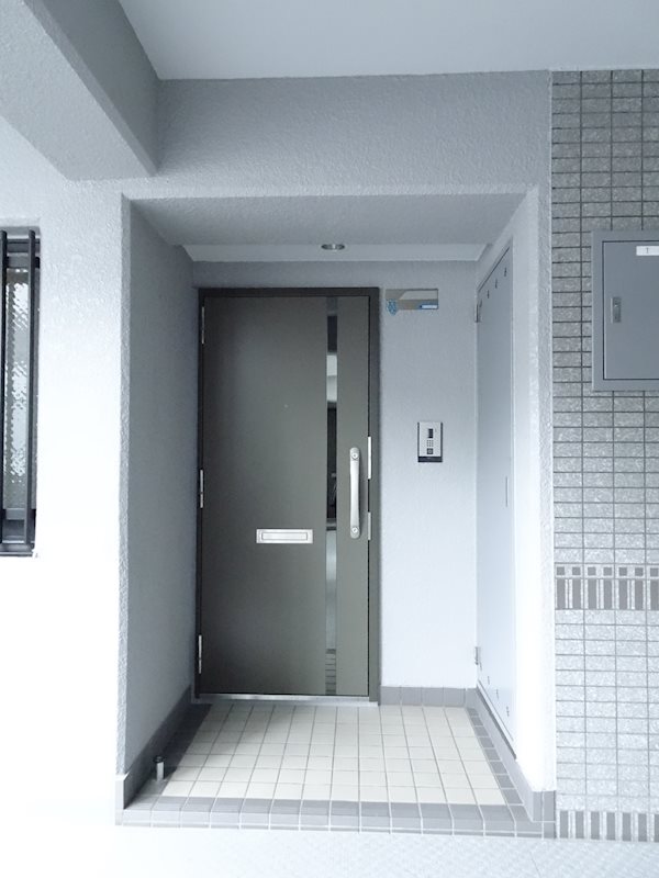 コモドカーサ新神戸 玄関