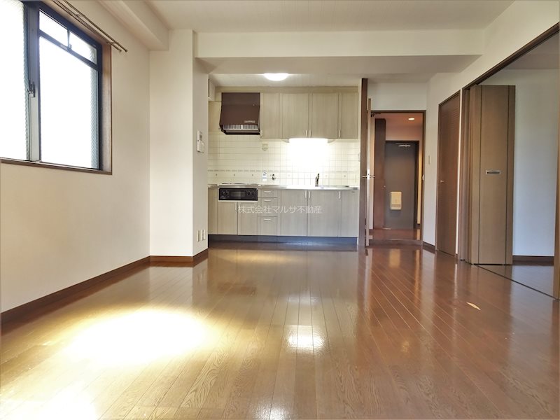 コモドカーサ新神戸 リビング