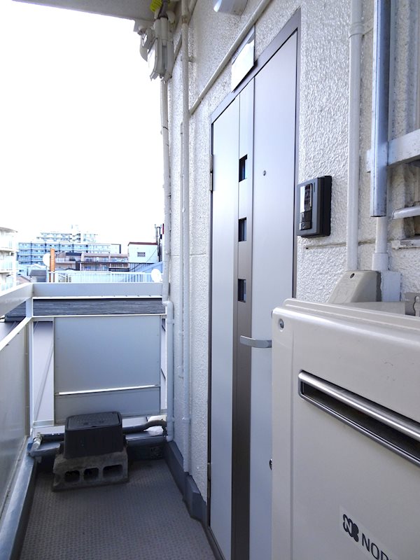 プレミール神戸本庄町 玄関