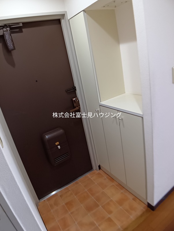 エランヴィタル新中野 玄関