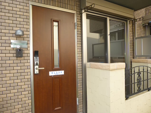 東京都調布市佐須町５丁目 玄関
