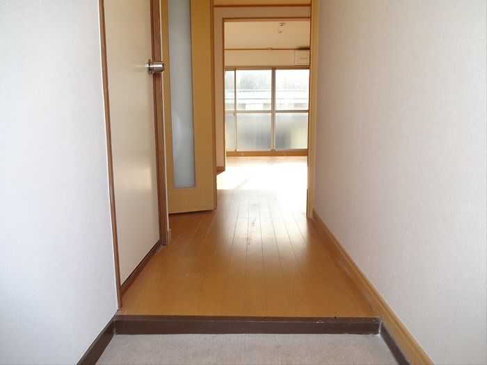 コーポラスエコー 玄関