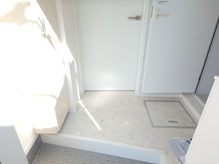 LaChic（ラシック）仙川 玄関