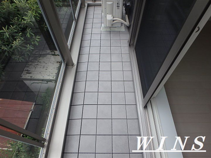 プラス・ネオン ベランダ