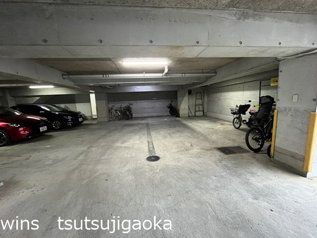 寿ＳＫＪ　A棟 駐車場