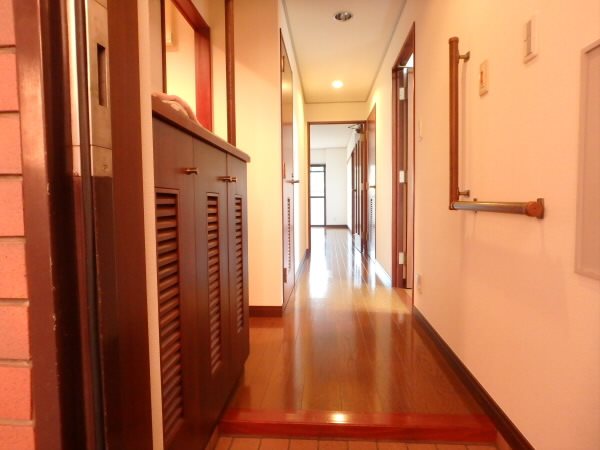 マノワール 玄関