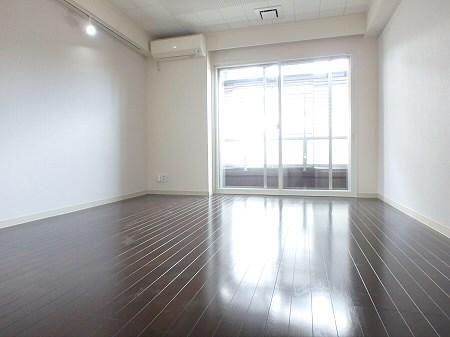 Win Bell仙川（ウィンベルセンガワ） リビング