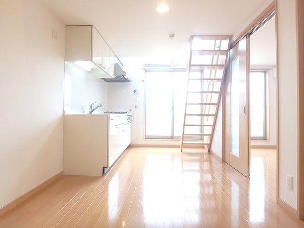 アップライン リビング