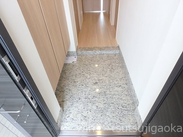 ザ・パークハウスつつじヶ丘 玄関