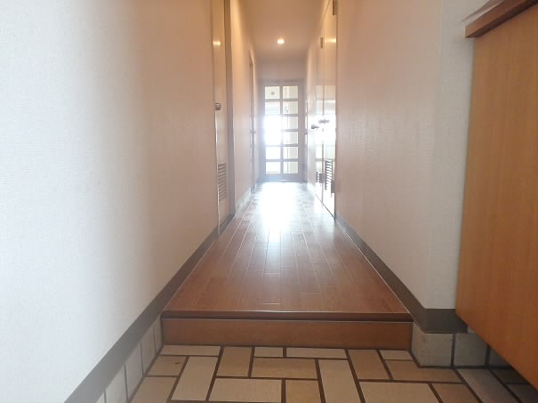 グランドール武戸野 玄関