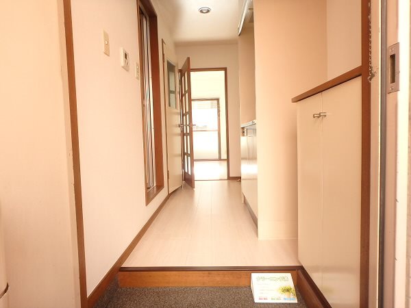 ハウゼ・イイダ 玄関