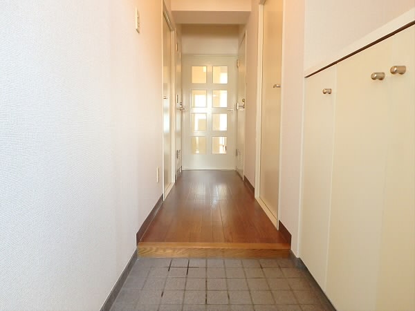 【ロイヤルシーダ】 玄関