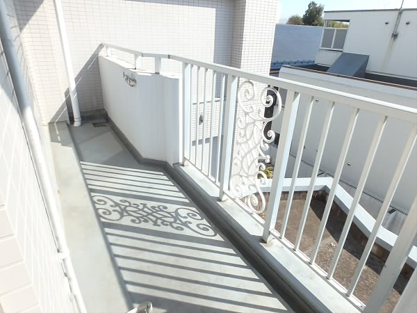 【ロイヤルシーダ】 ベランダ