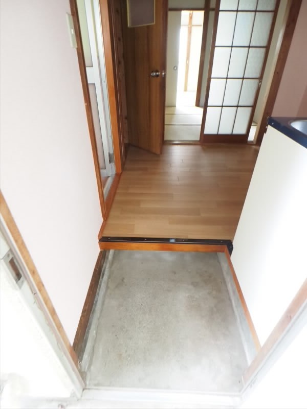 土方コーポ 玄関