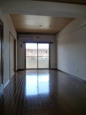 サンファミリー烏山 リビング