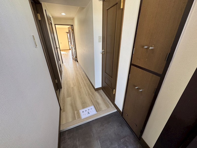 エルパラドール 玄関